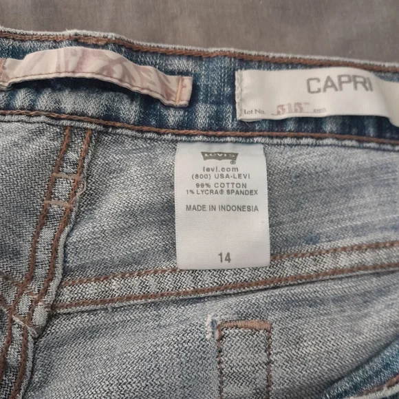 Levis Light Blue Denim Capri Jeans Size 14 - Picture 2 of 5